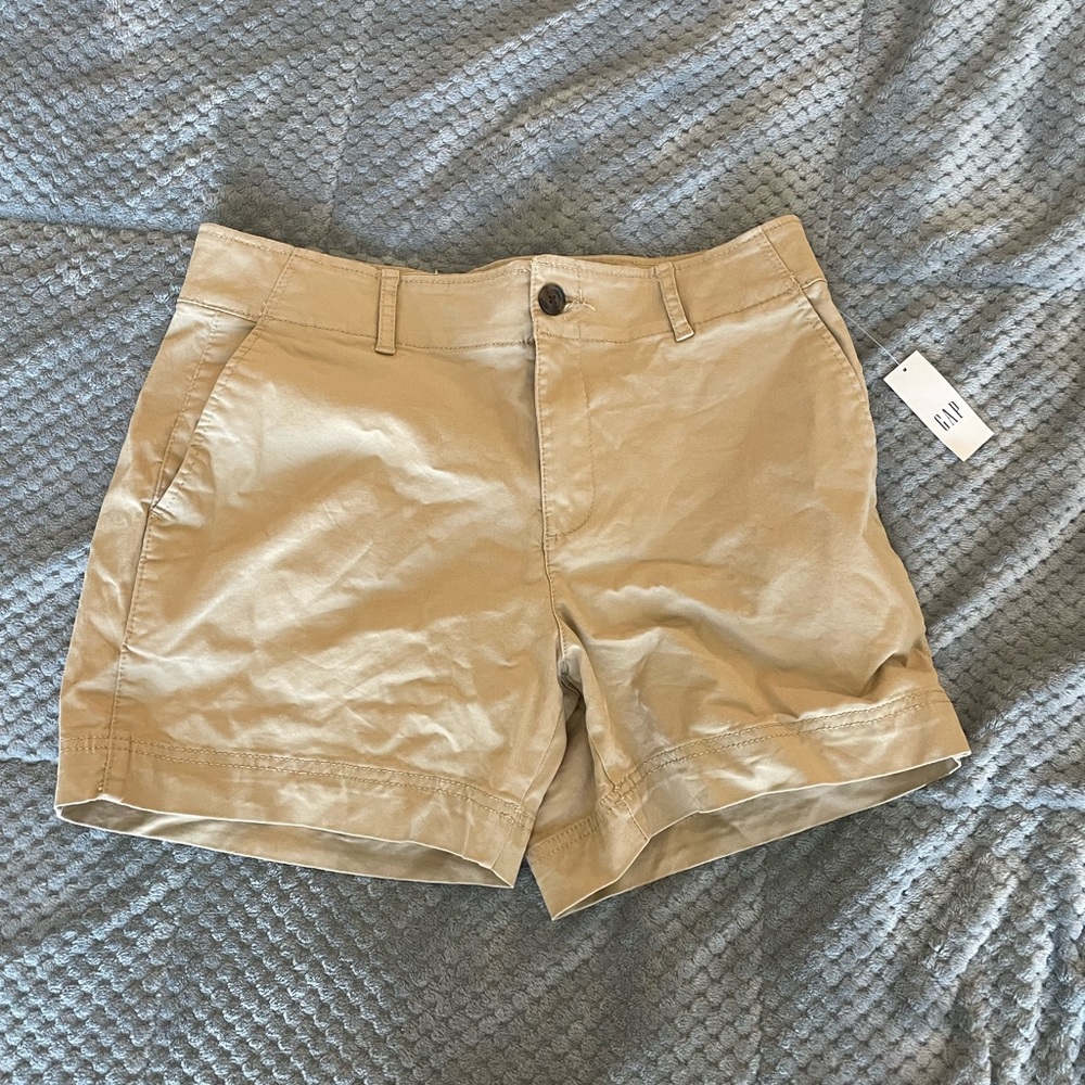 NWT Women’s Gap 3” Mid-Rise Khaki Shorts Size 4